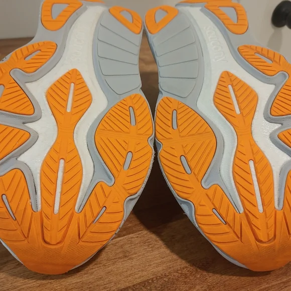 Saucony Hurricane 24 Men's Size 12.5 Like New Condition - Picture 14 of 16